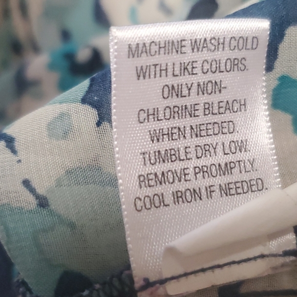 Elle Floral Button Down Blouse - Picture 5 of 5